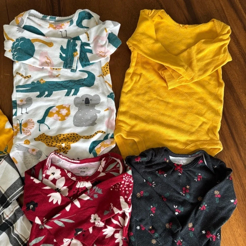 Carter’s Baby Girl Set of 6 Onesies Bundle size 6M